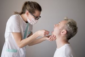 woman-wearing-mask-testing-man-throat and risk of viruses